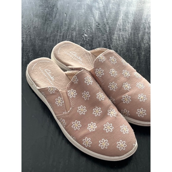 Clarks Cloudsteppers Breeze Shore mules taupe canvas & white daisy pattern US 8 - Picture 2 of 9